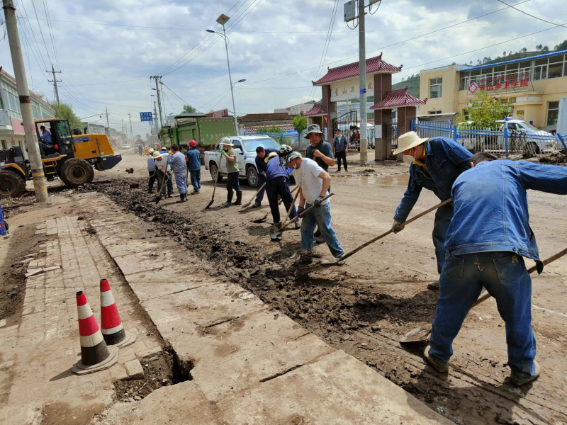 情系家鄉(xiāng)為人民 抗洪救災(zāi)勇?lián)?dāng)&mdash;&mdash;物產(chǎn)工投公司黨員干部、團(tuán)員青年奔赴災(zāi)區(qū)第一線搶險(xiǎn)救災(zāi)