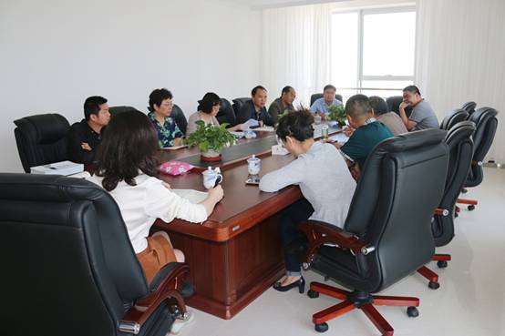 省商務(wù)廳副廳長朱小青協(xié)同西寧海關(guān)、省檢驗(yàn)檢疫局一行深入企業(yè)就保稅物流中心封關(guān)運(yùn)營